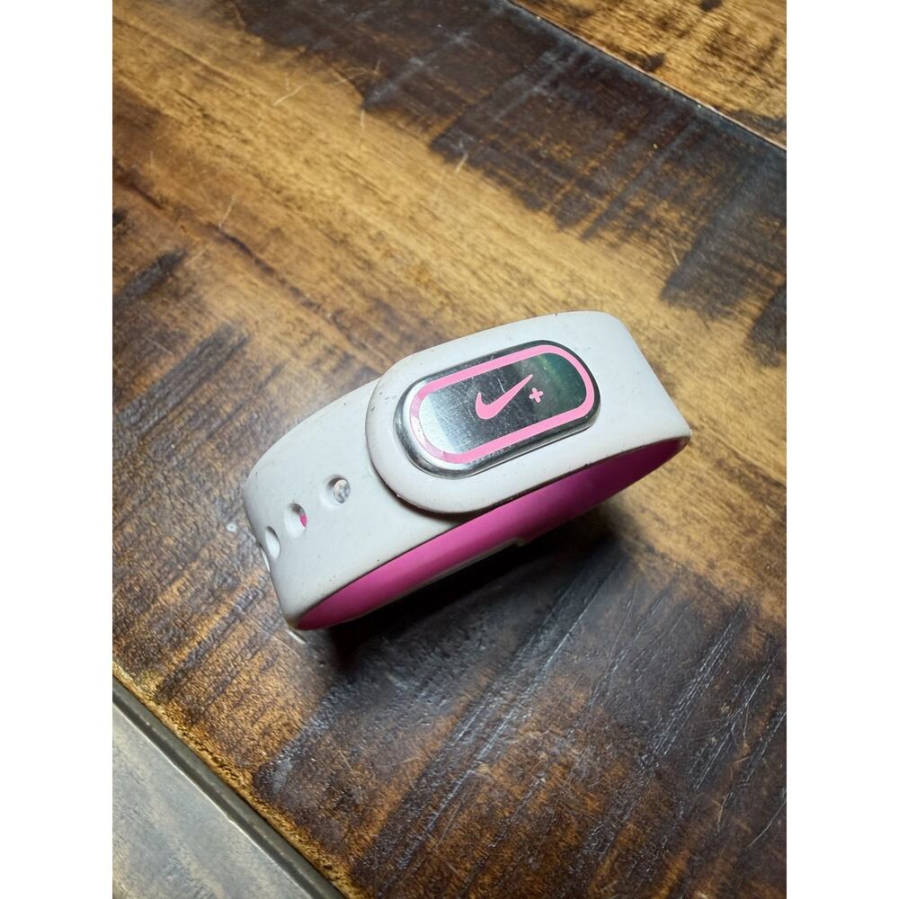 Nike+ FuelBand SE Activity Tracker Smart Bracelet White Pink Size M/L